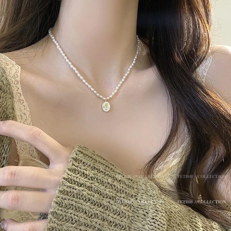 High-end light luxury pearl necklace love hot girl beaded clavicle necklace