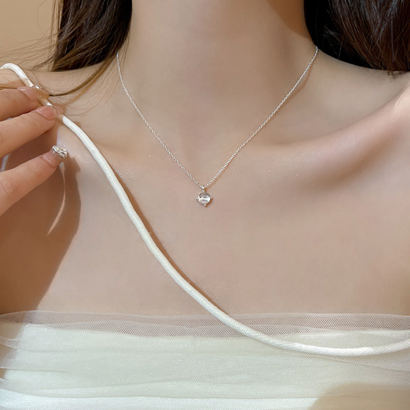 High-end light luxury pearl necklace love hot girl beaded clavicle necklace