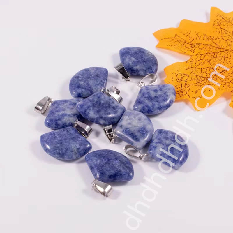 Mixed 10pcs leaf pendants one bag