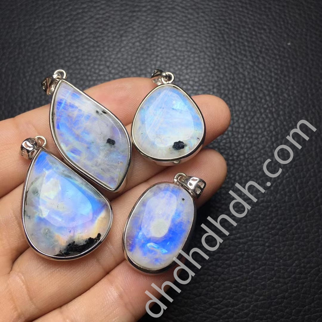 Silver moonstone pendant